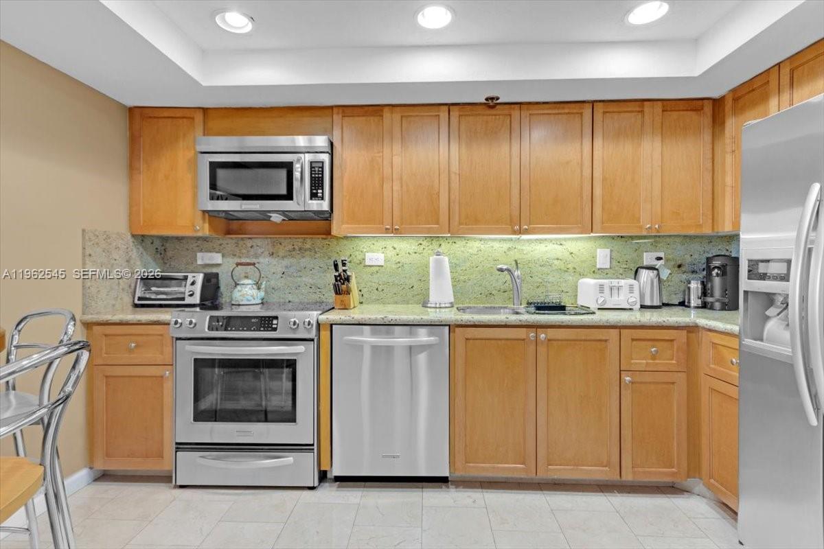 DELVISTA TOWERS CONDO - Residential