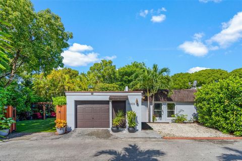 Photo of 18805 W Lake Dr, Hialeah, FL 33015 (MLS # A11971990)