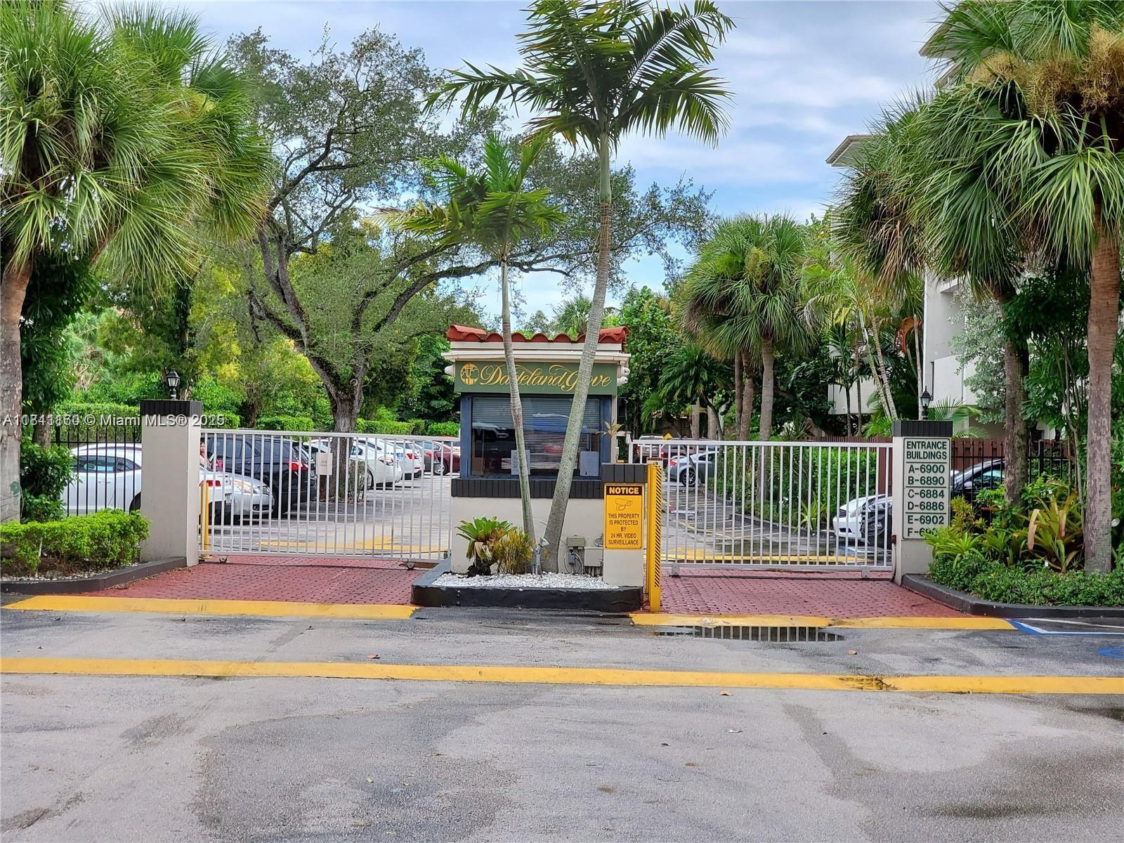 6886 N Kendall Dr D308, Pinecrest, Miami-Dade County, Florida - 2 Bedrooms  
2 Bathrooms - 