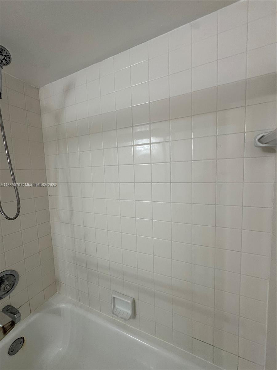 GARDENS NORTH FOUR CONDO - Residential Lease