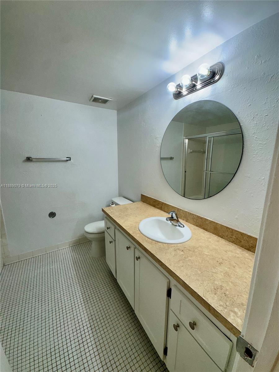 GARDENS NORTH FOUR CONDO - Residential Lease