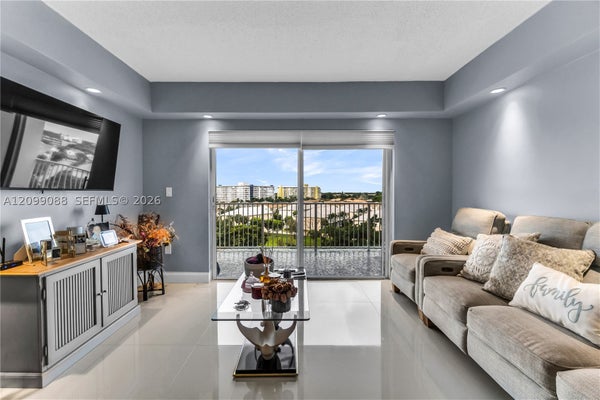3850 WASHINGTON ST APT 704, HOLLYWOOD, FL 33021 - Image d7ca7da2e09a3b8d0862df78f9059dbc/3832395671