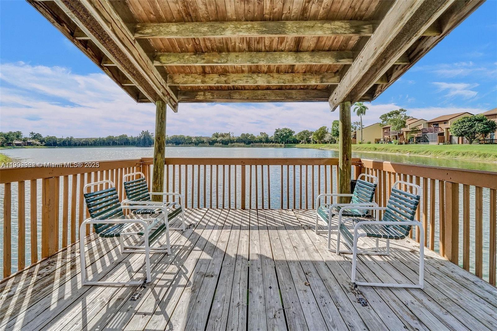 PINE ISLAND LAKES TOWNHOM - Residential