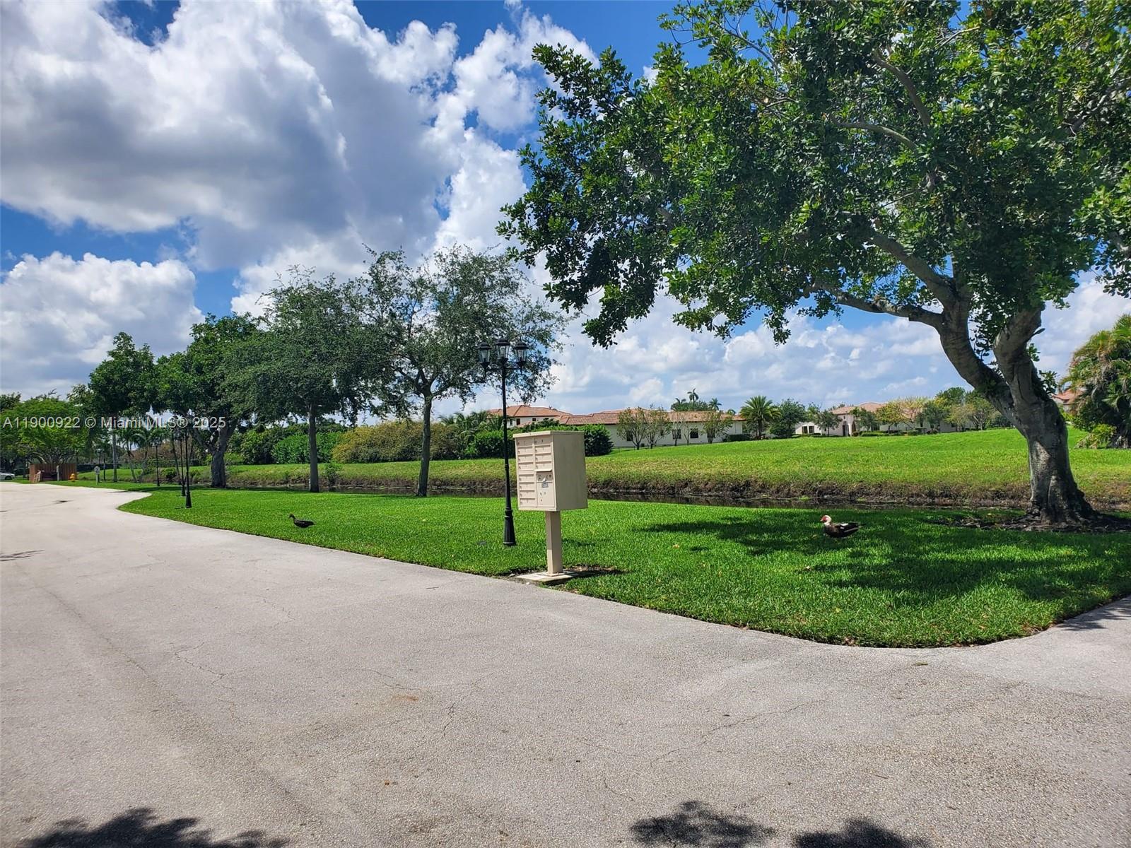 PINE ISLAND LAKES TOWNHOM - Residential