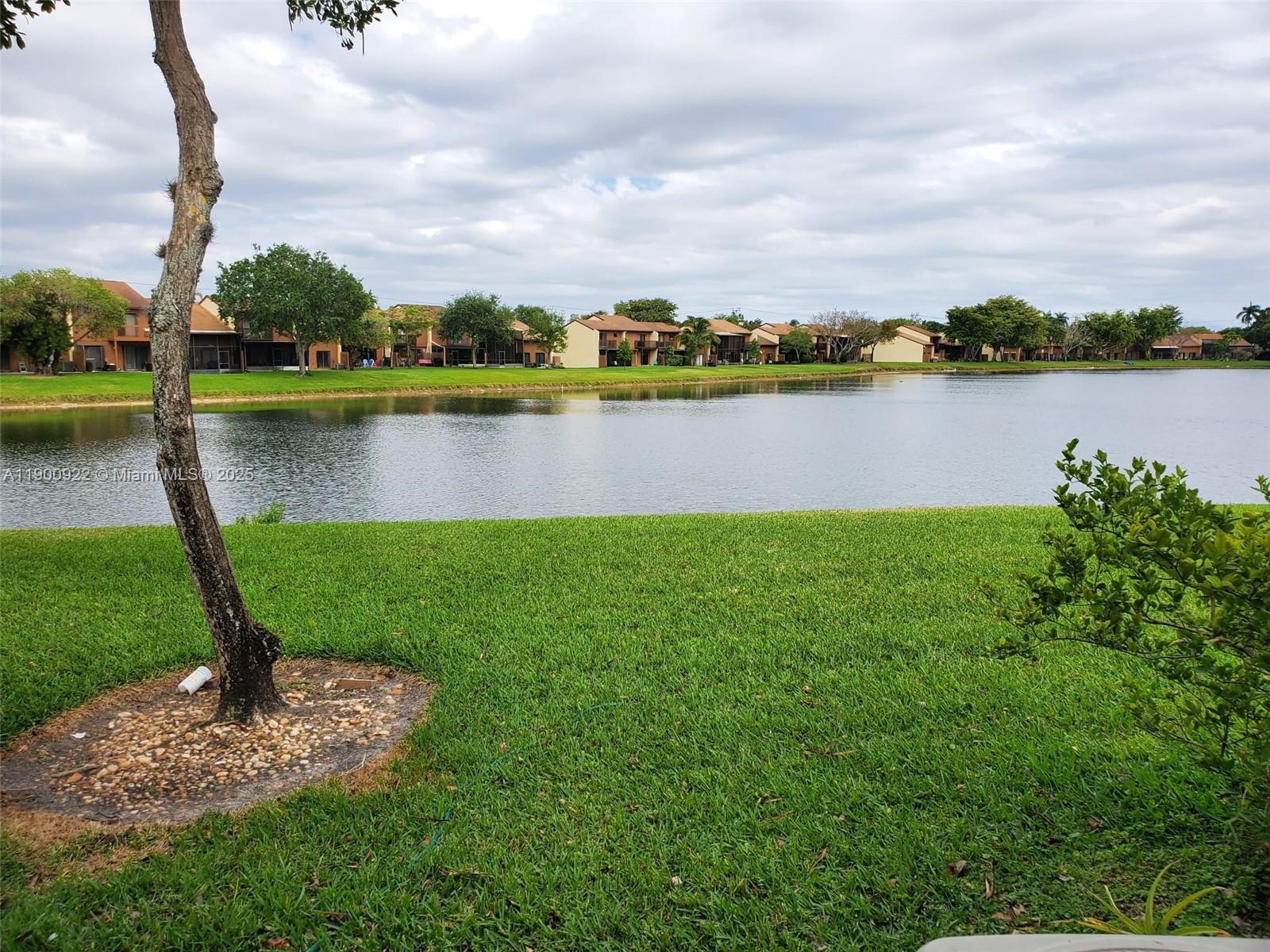 PINE ISLAND LAKES TOWNHOM - Residential