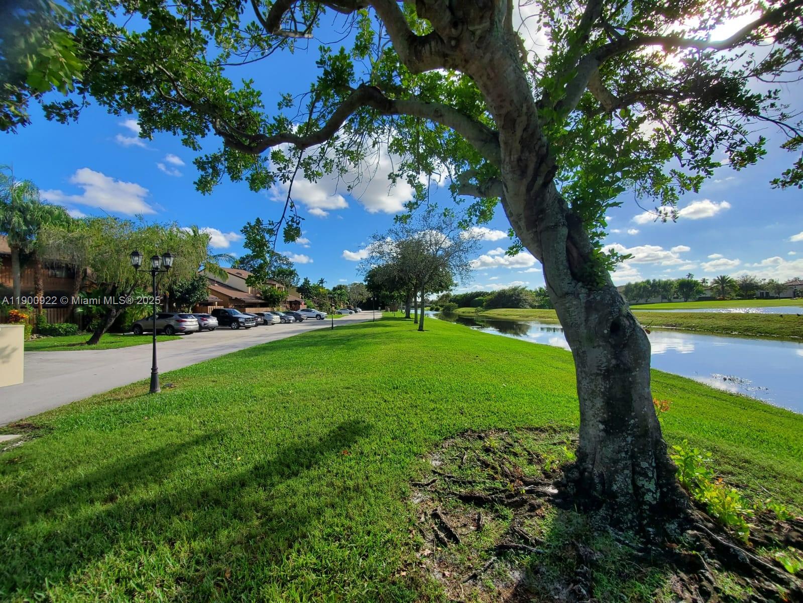 PINE ISLAND LAKES TOWNHOM - Residential