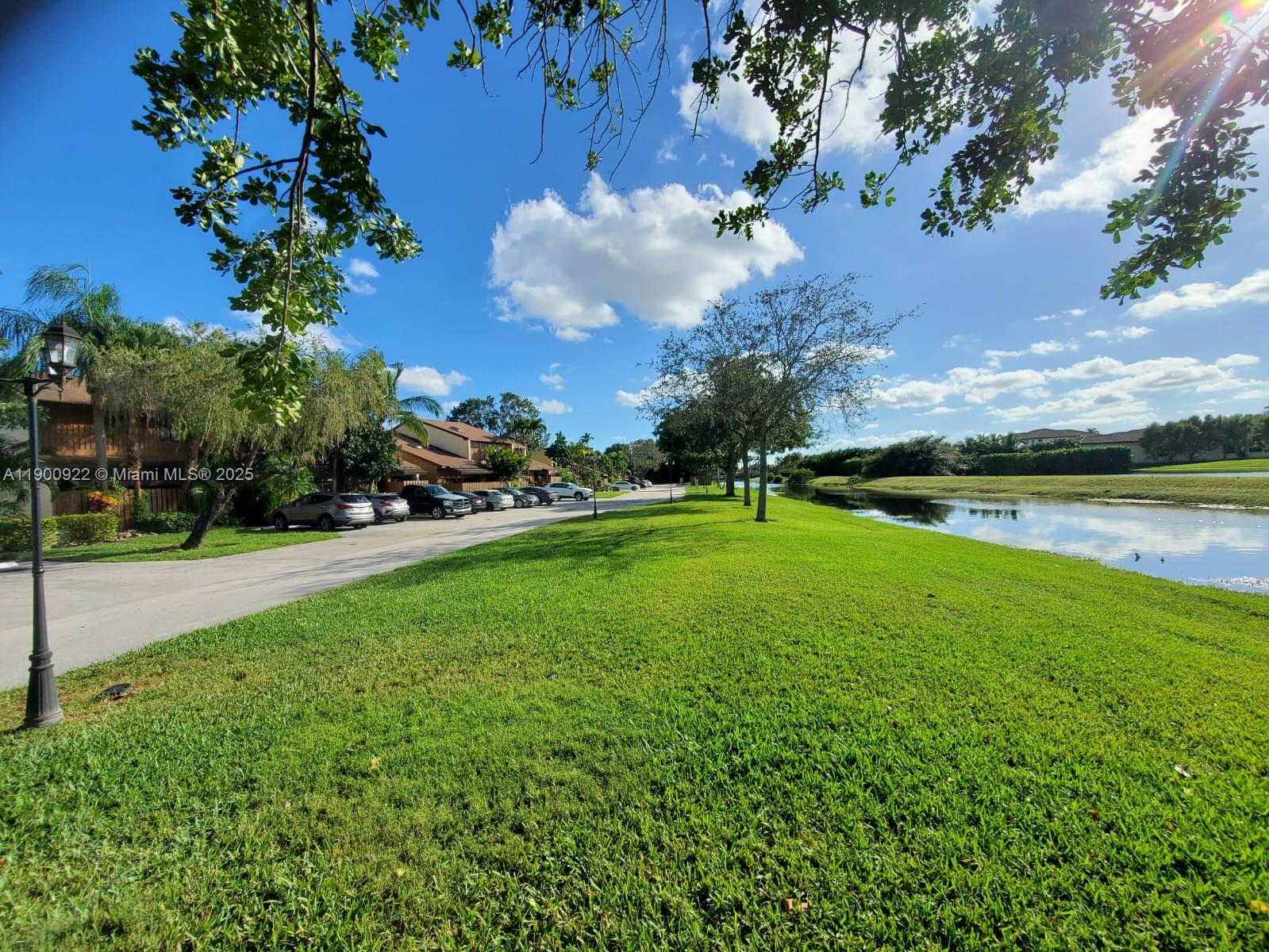 PINE ISLAND LAKES TOWNHOM - Residential