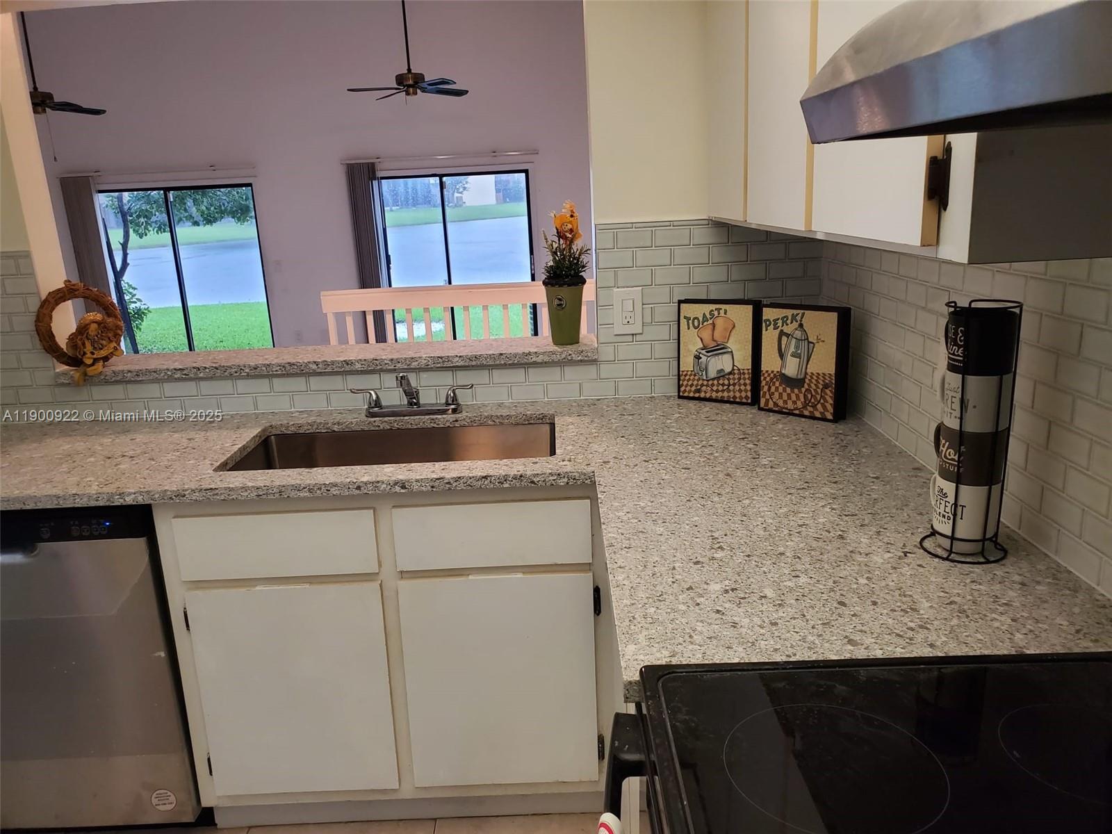 PINE ISLAND LAKES TOWNHOM - Residential