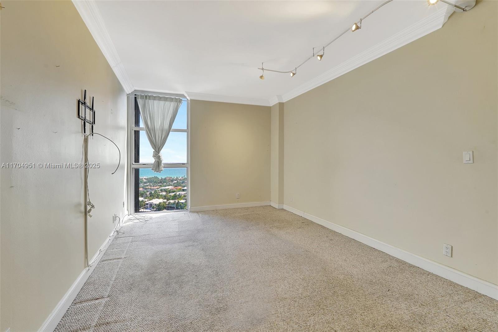 HAMPTONS WEST CONDO - Residential