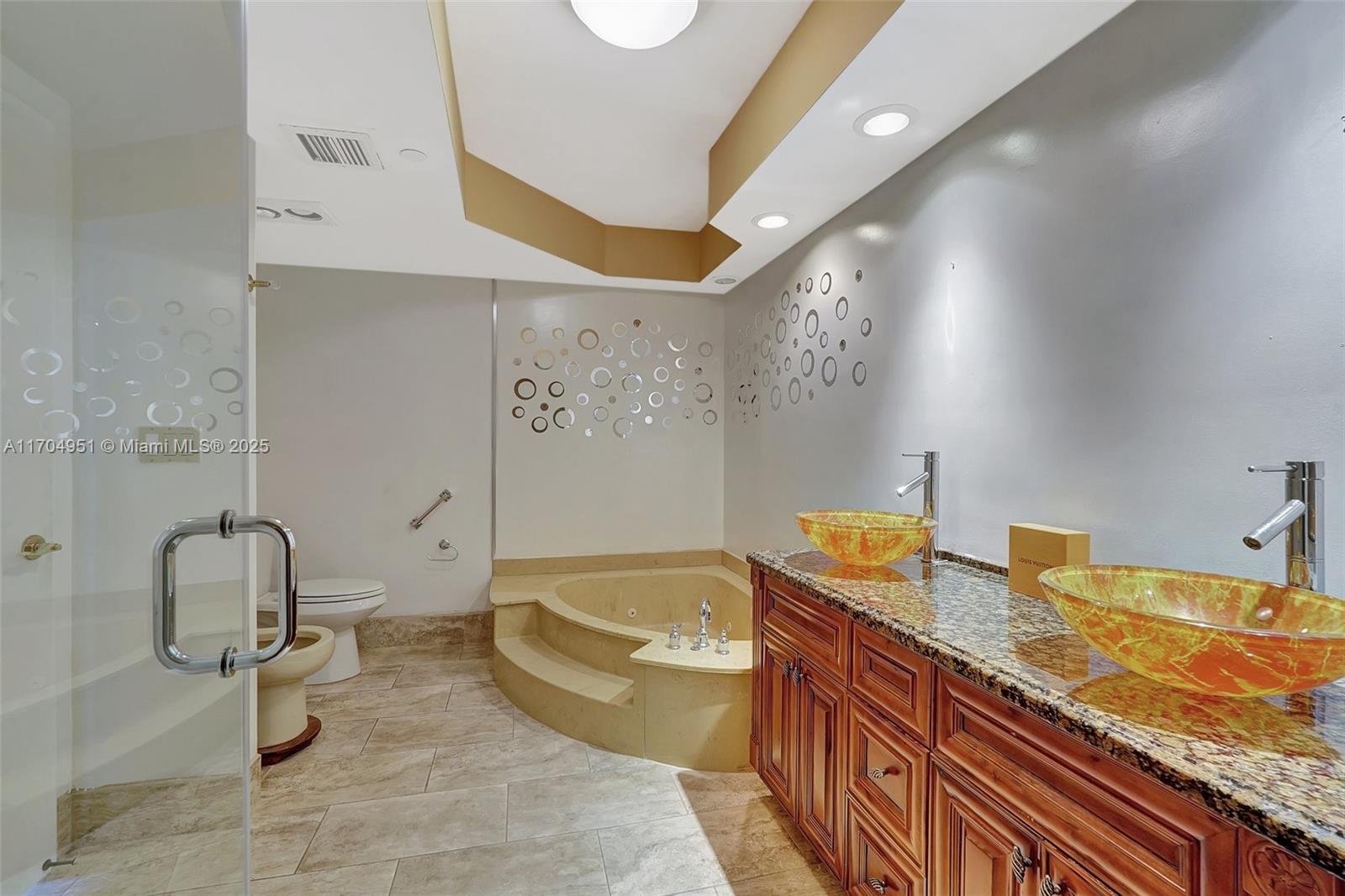 HAMPTONS WEST CONDO - Residential