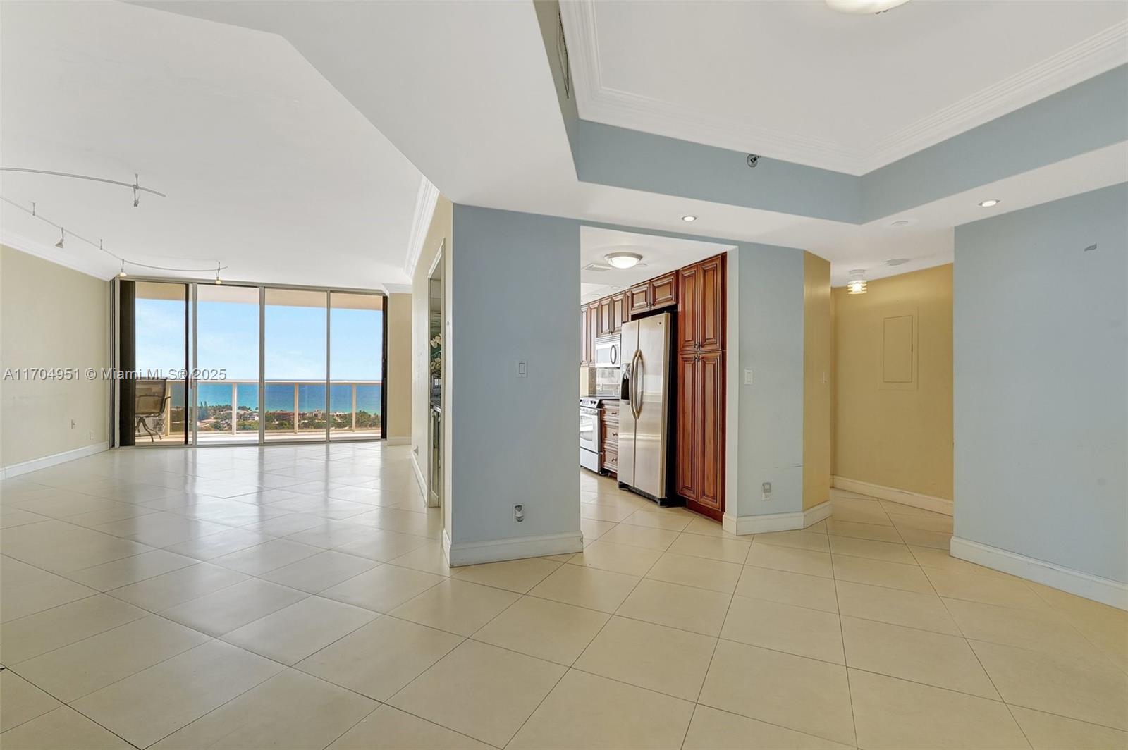 HAMPTONS WEST CONDO - Residential