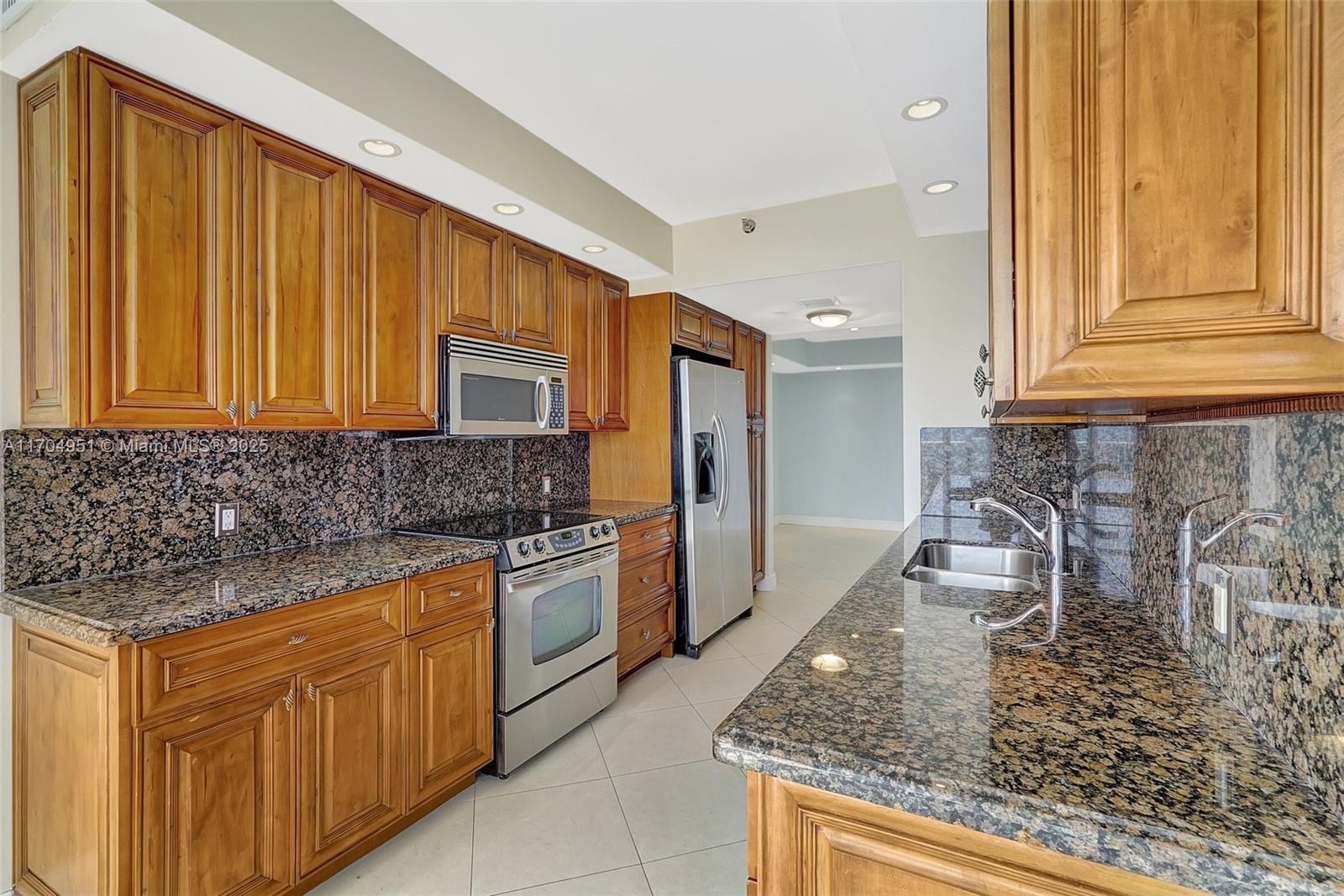 HAMPTONS WEST CONDO - Residential