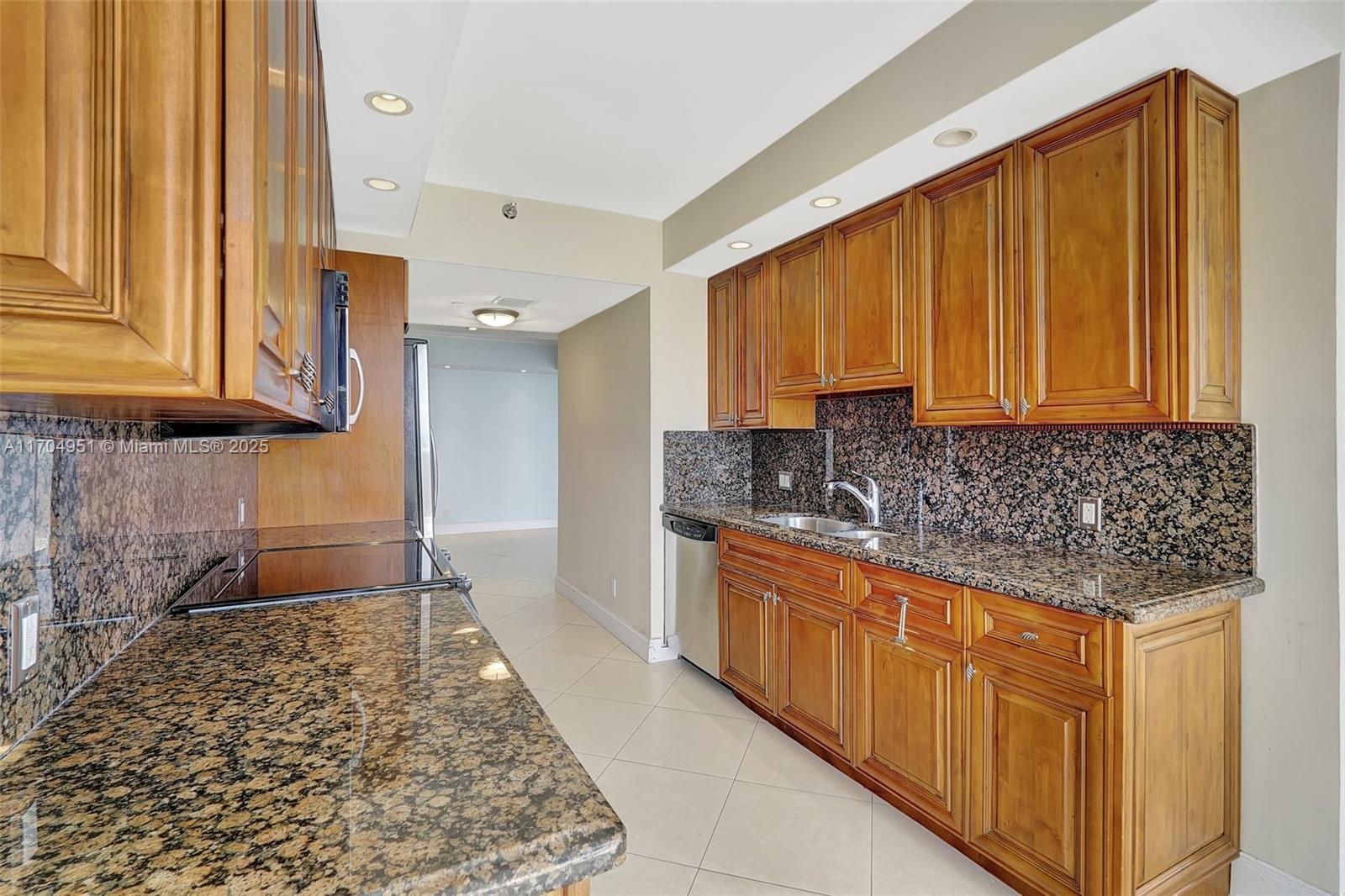 HAMPTONS WEST CONDO - Residential