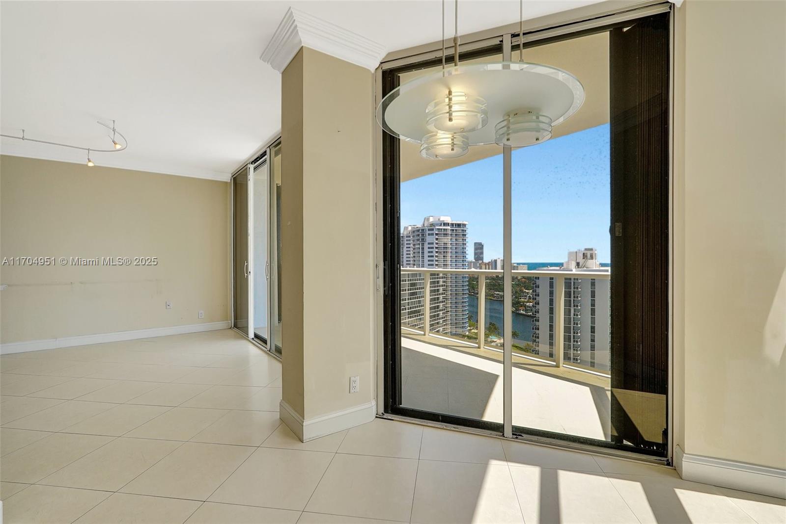 HAMPTONS WEST CONDO - Residential