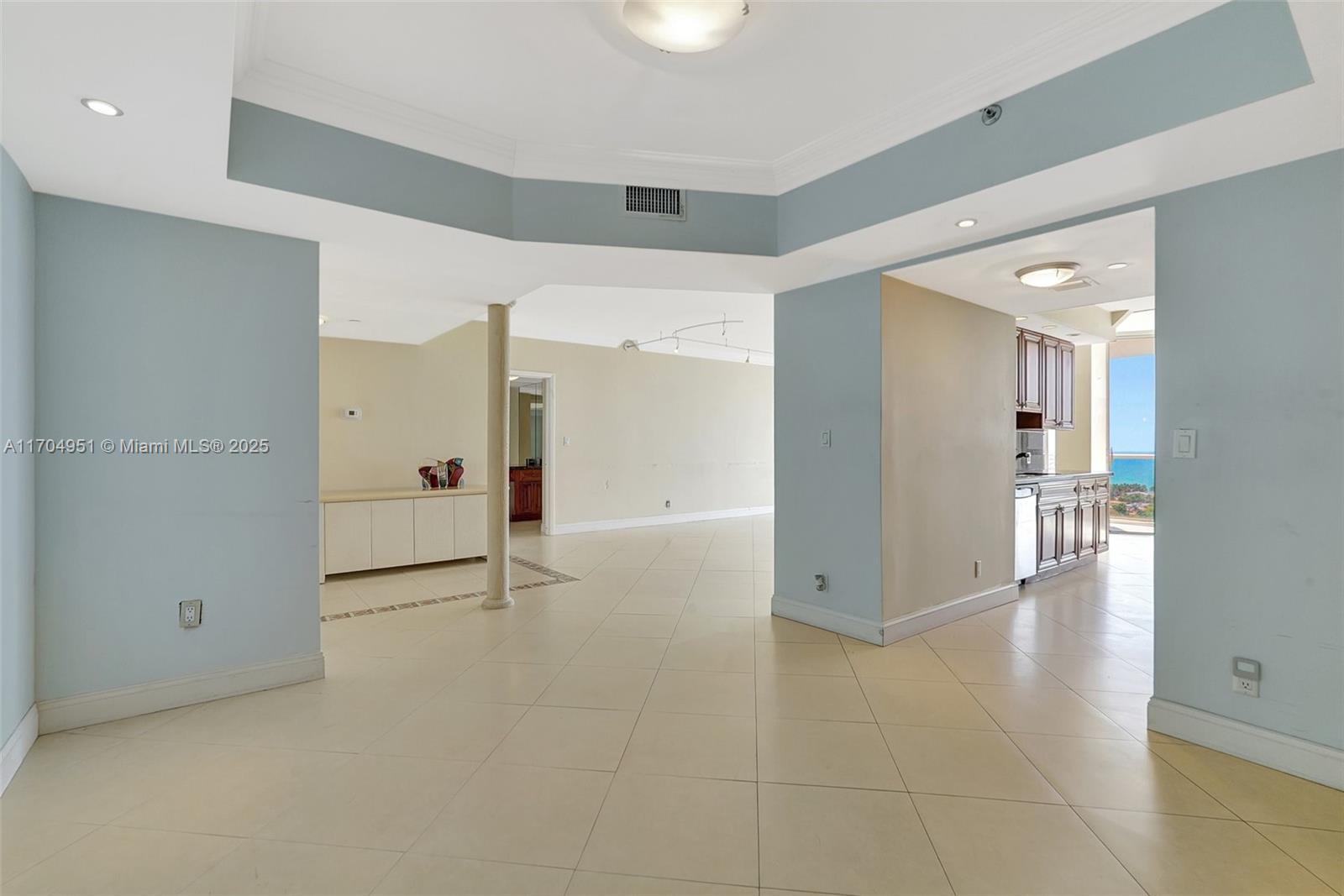 HAMPTONS WEST CONDO - Residential