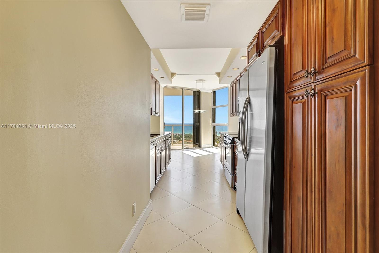 HAMPTONS WEST CONDO - Residential