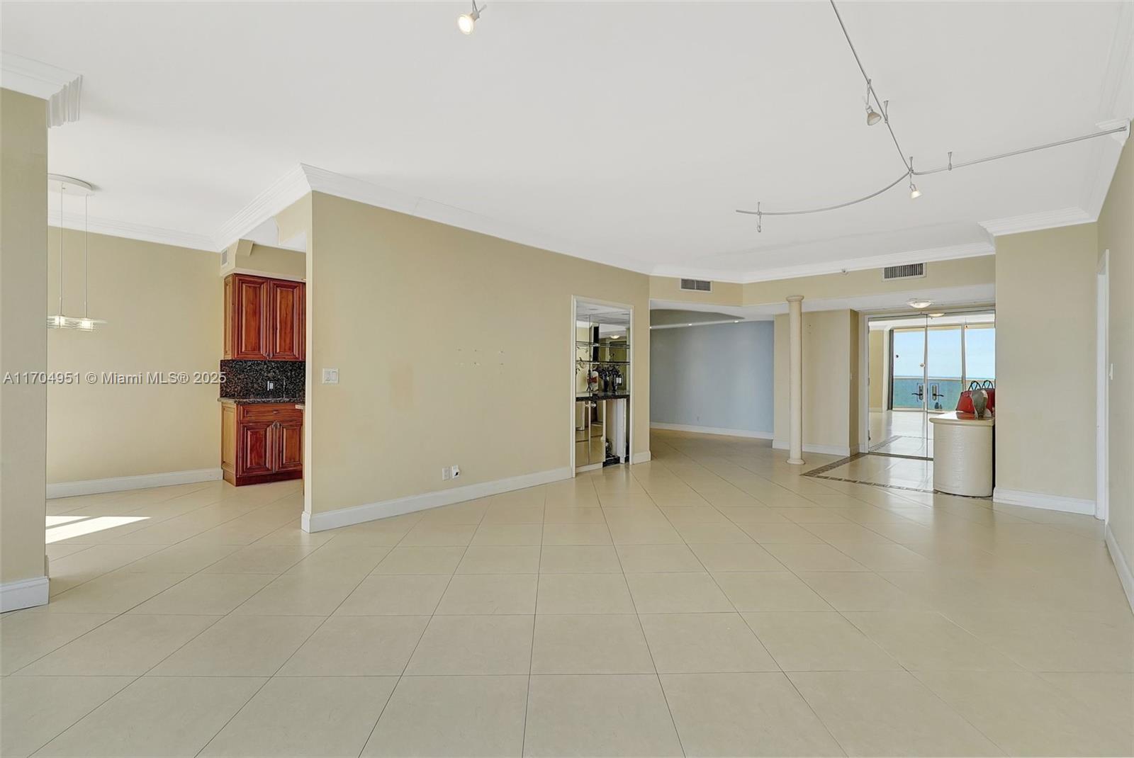 HAMPTONS WEST CONDO - Residential