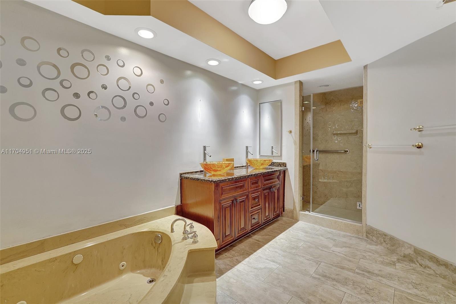 HAMPTONS WEST CONDO - Residential