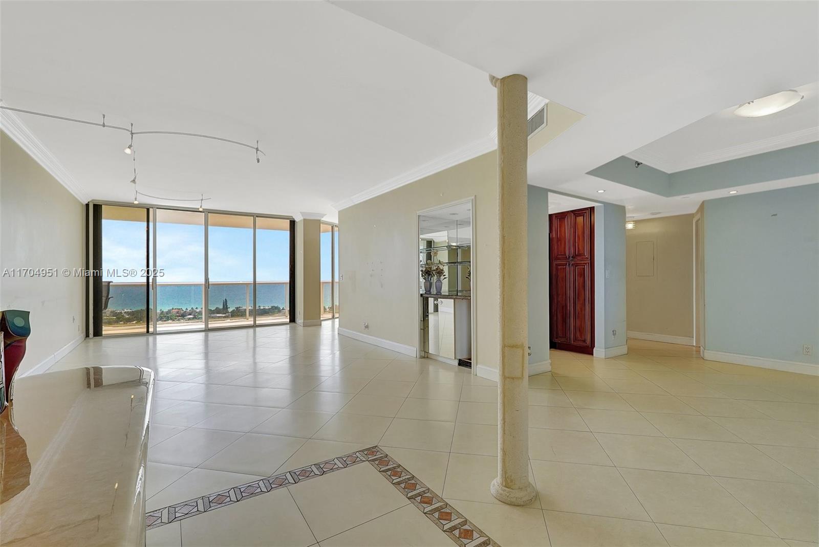 HAMPTONS WEST CONDO - Residential