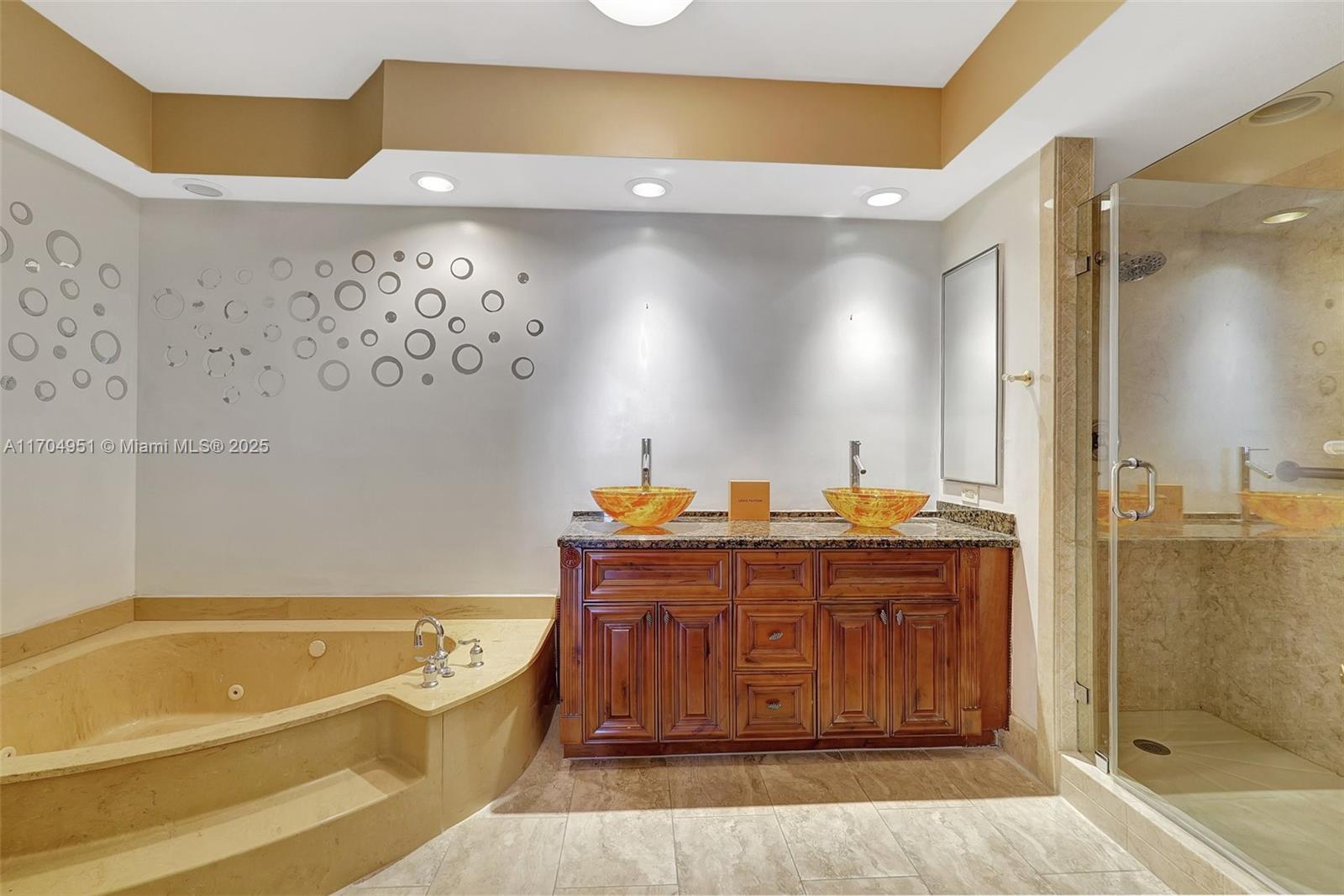 HAMPTONS WEST CONDO - Residential