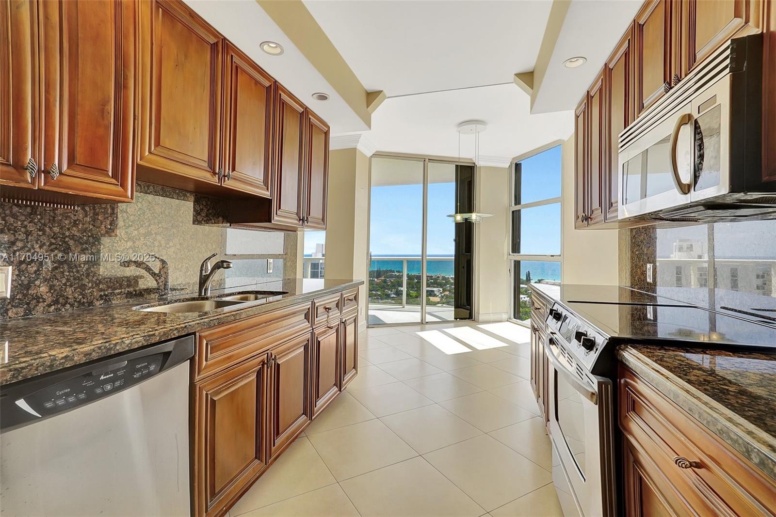 HAMPTONS WEST CONDO - Residential