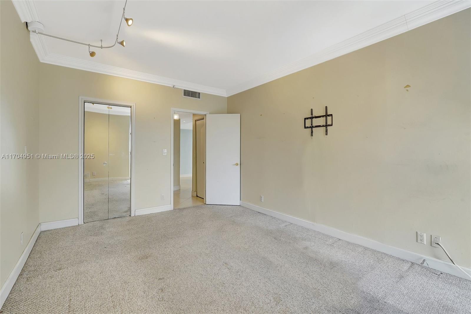 HAMPTONS WEST CONDO - Residential