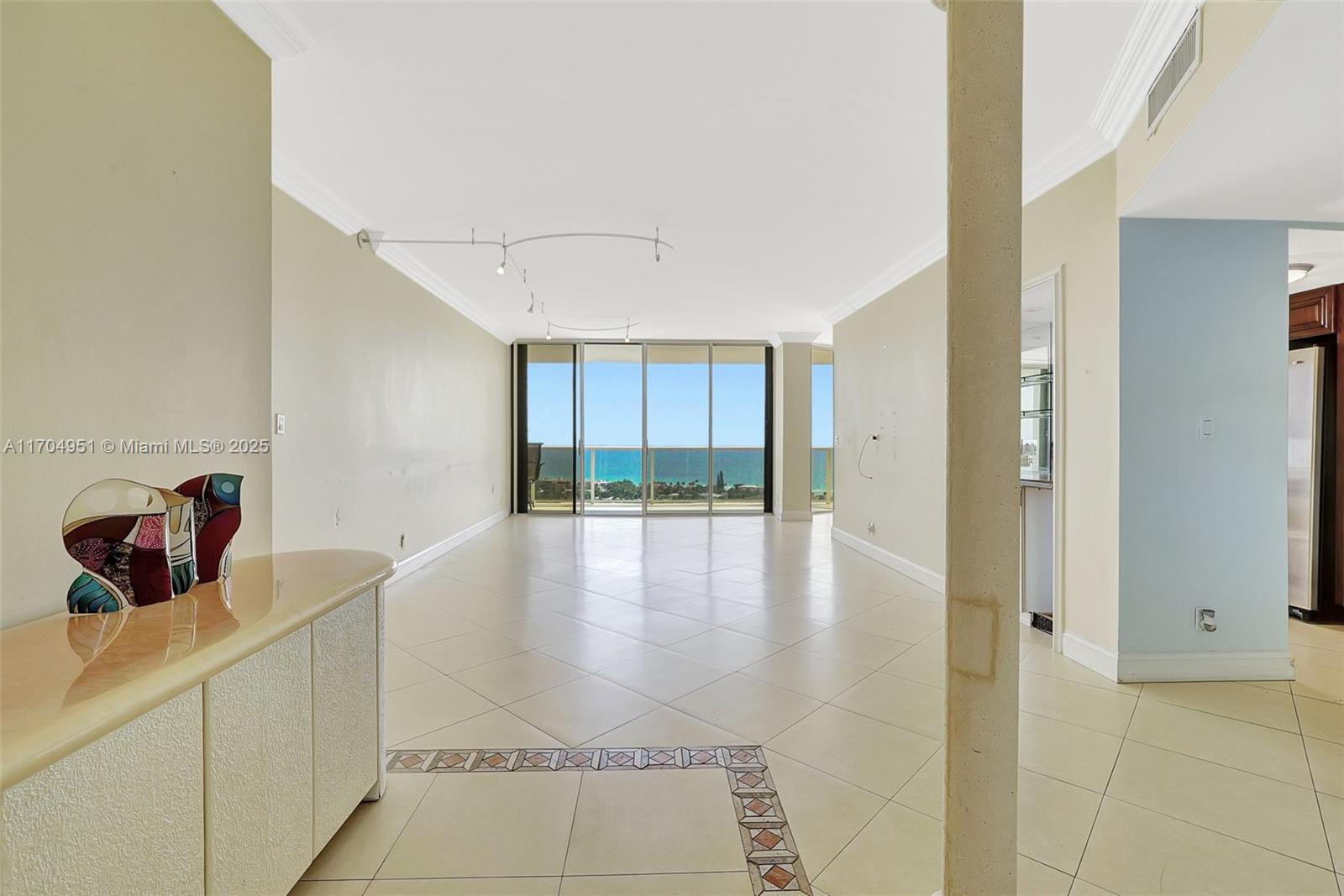 Property for Sale at 20281 E Country Club Dr 2104, Aventura, Miami-Dade County, Florida - Bedrooms: 2 
Bathrooms: 2  - $625,000