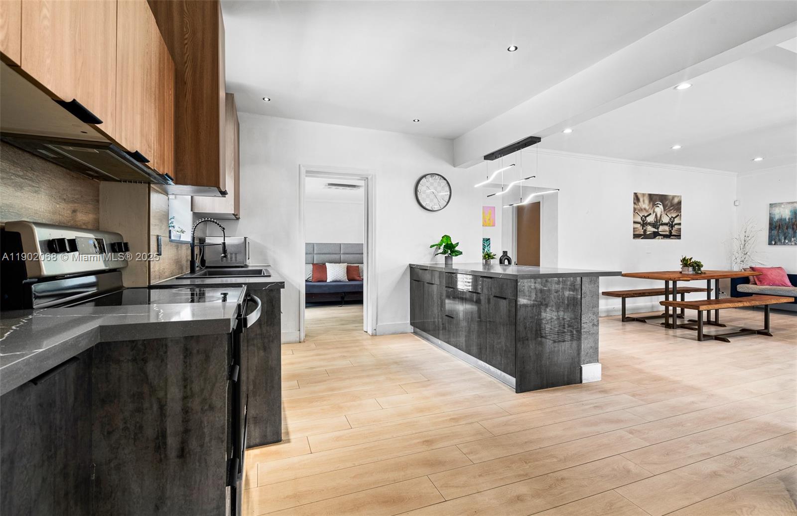 BISCAYNE GARDENS - Residential