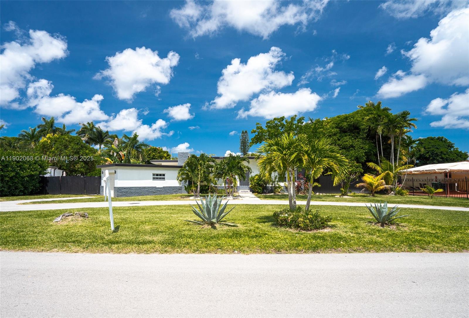 BISCAYNE GARDENS - Residential