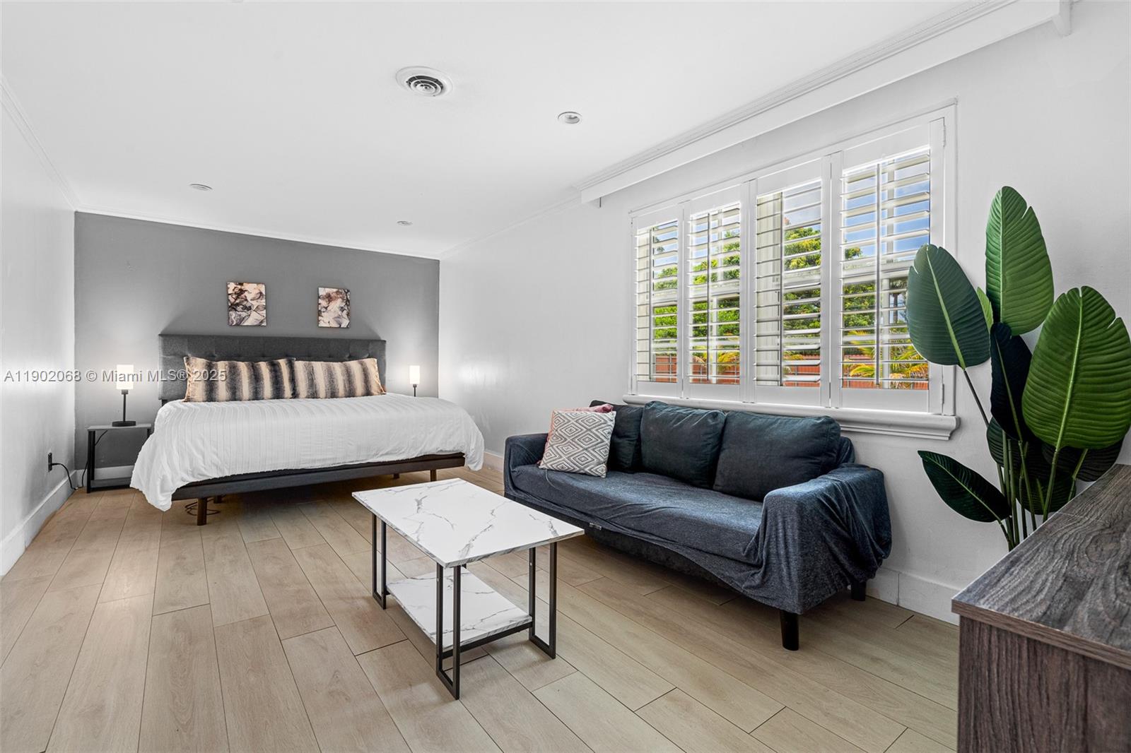 BISCAYNE GARDENS - Residential