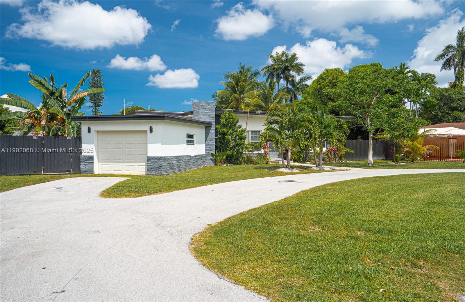 BISCAYNE GARDENS - Residential