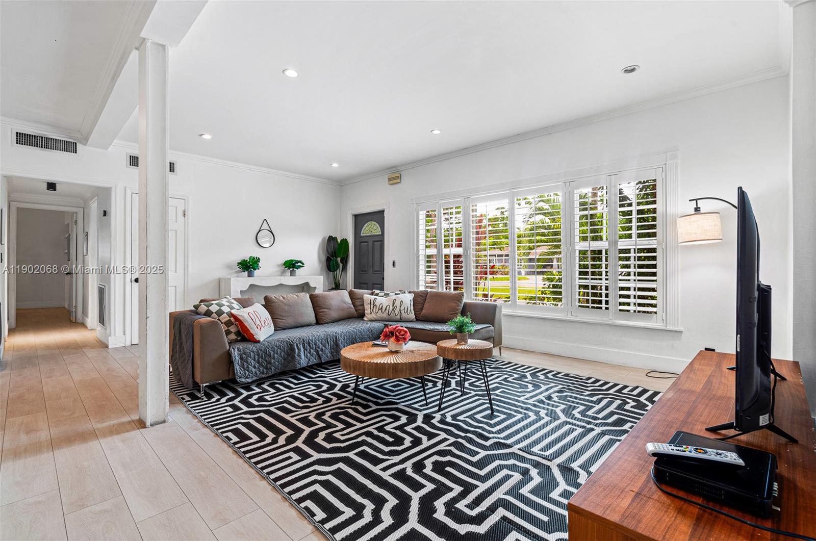 BISCAYNE GARDENS - Residential