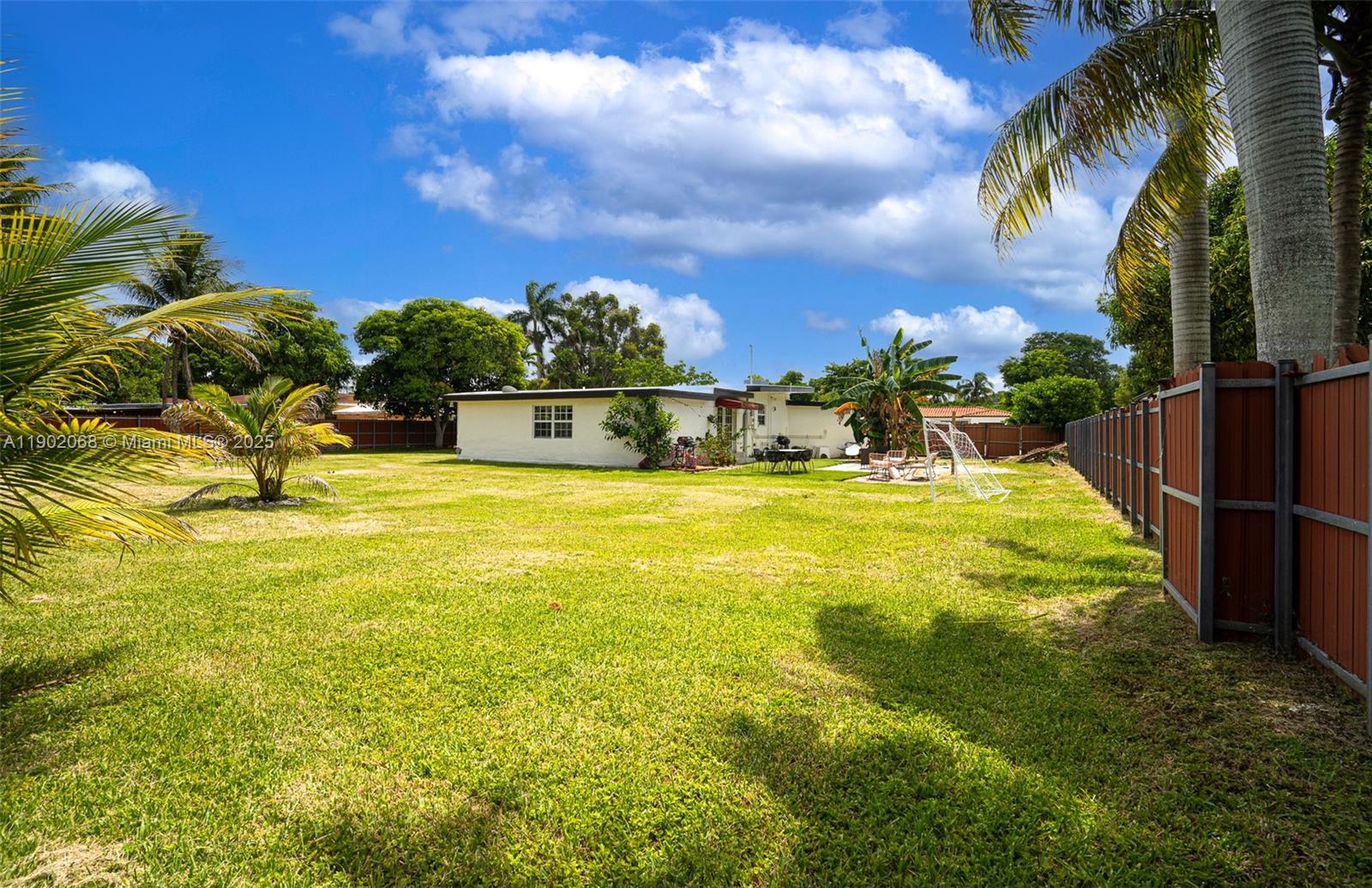 BISCAYNE GARDENS - Residential