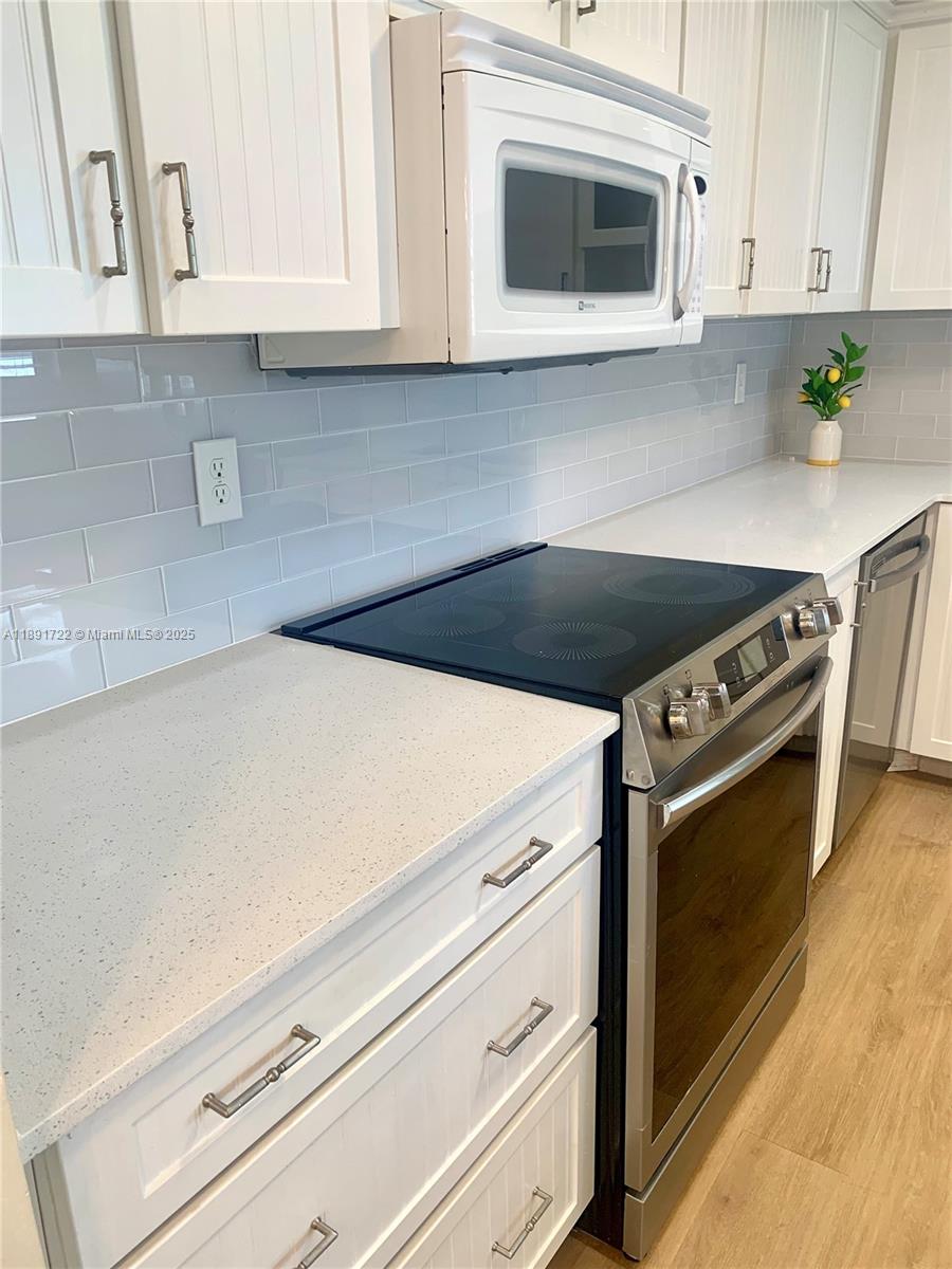 LAUDERDALE WEST - Residential