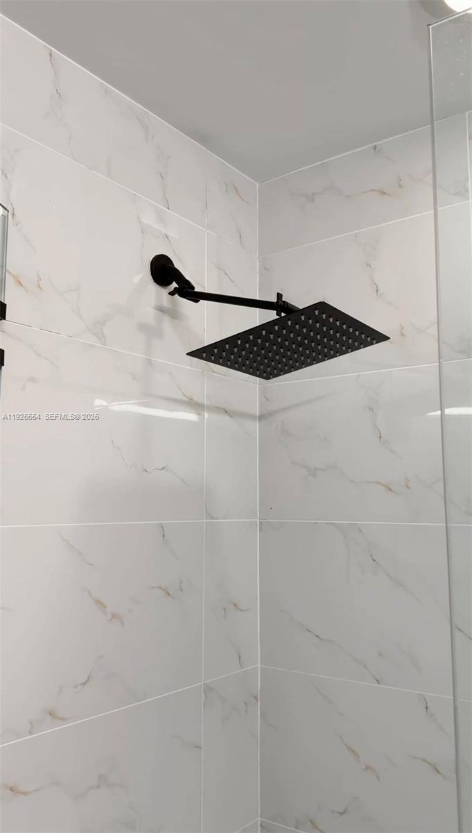 THE HARBOUR SOUTH CONDO - Residential