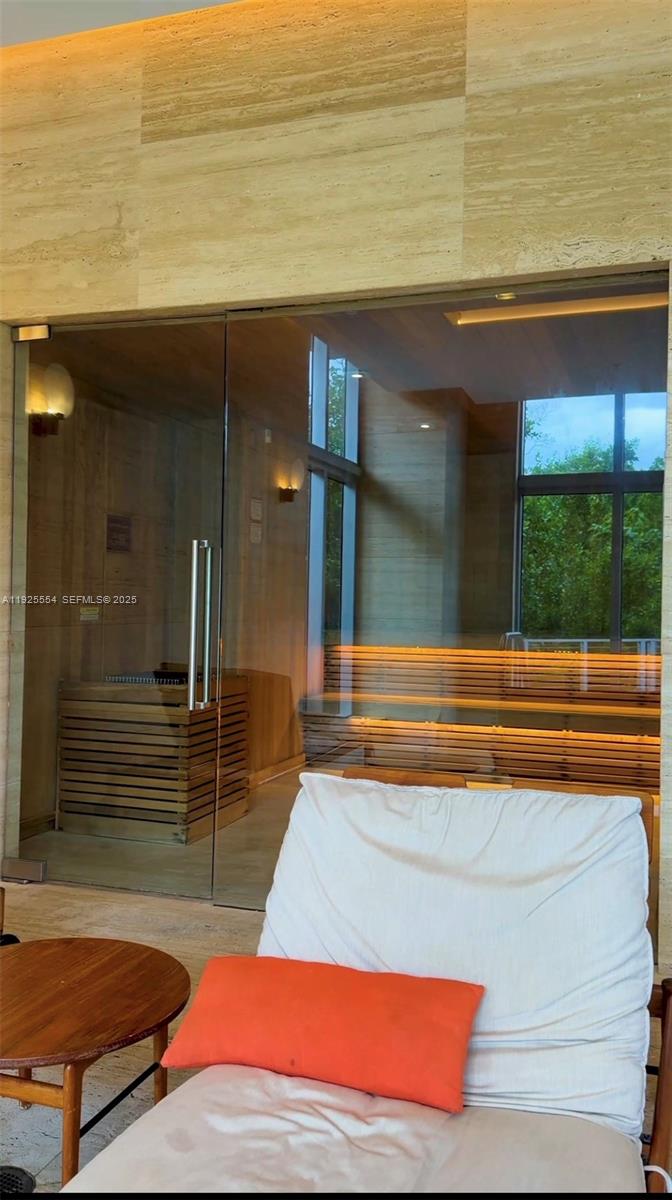 THE HARBOUR SOUTH CONDO - Residential