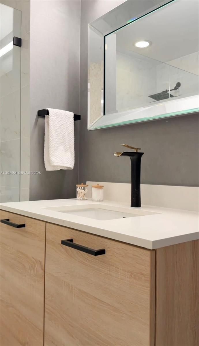 THE HARBOUR SOUTH CONDO - Residential