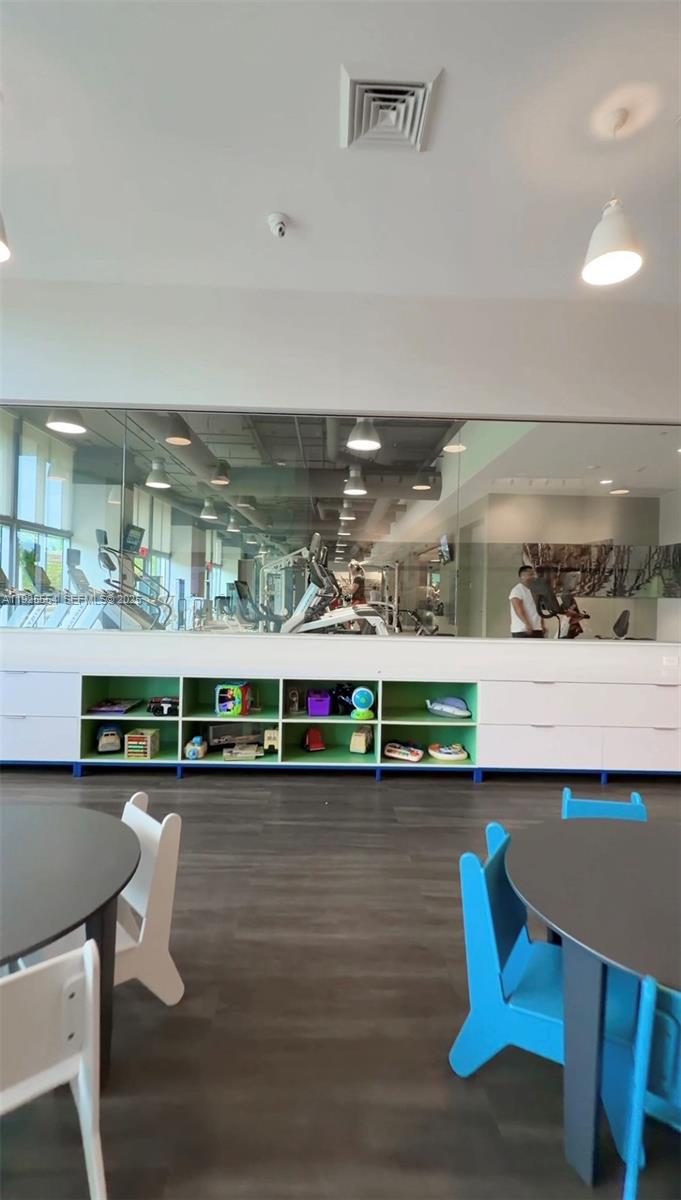 THE HARBOUR SOUTH CONDO - Residential