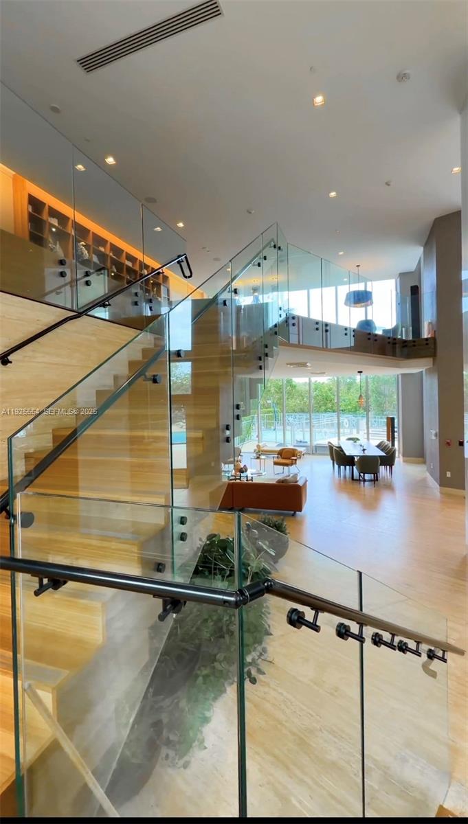 THE HARBOUR SOUTH CONDO - Residential