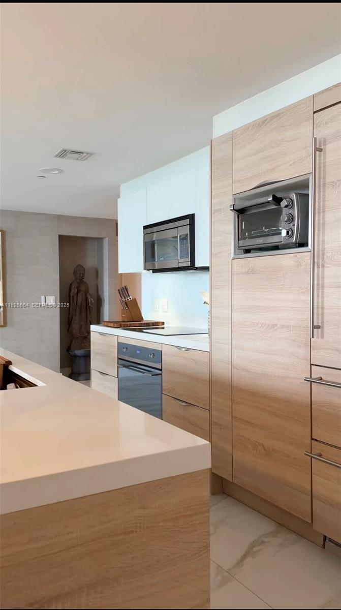 THE HARBOUR SOUTH CONDO - Residential