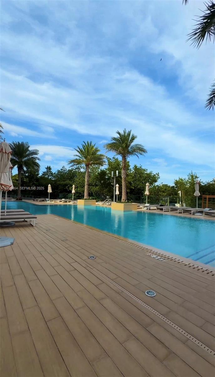 THE HARBOUR SOUTH CONDO - Residential