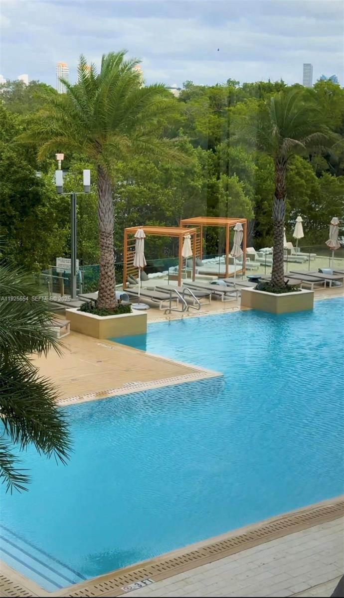 THE HARBOUR SOUTH CONDO - Residential