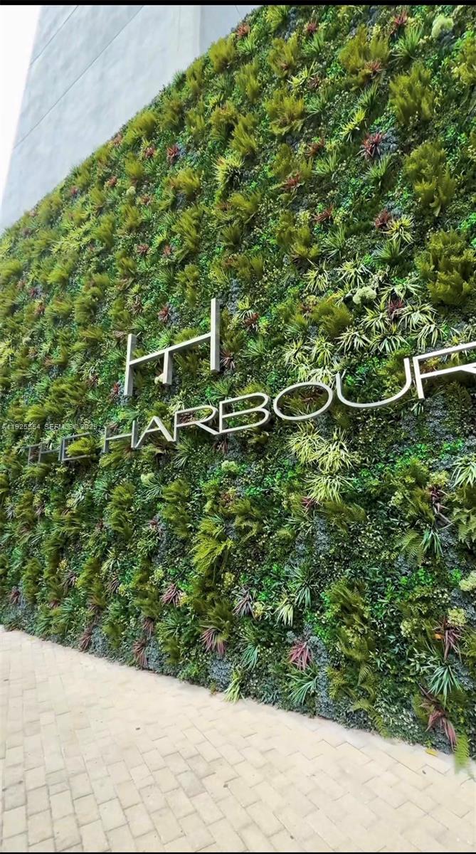 THE HARBOUR SOUTH CONDO - Residential