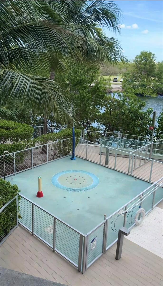 THE HARBOUR SOUTH CONDO - Residential