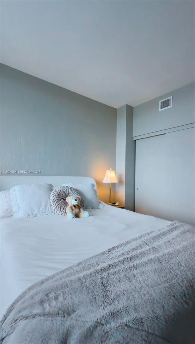 THE HARBOUR SOUTH CONDO - Residential