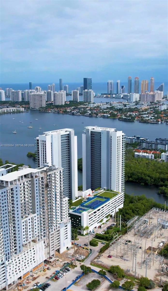 THE HARBOUR SOUTH CONDO - Residential