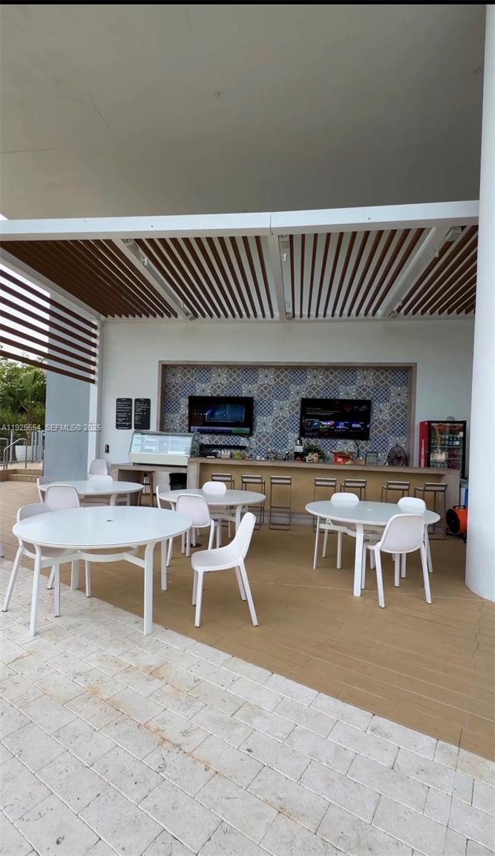 THE HARBOUR SOUTH CONDO - Residential