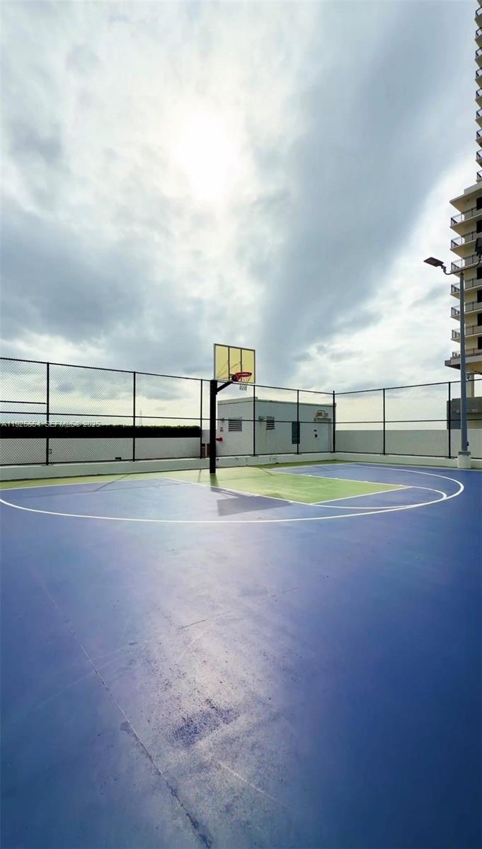 THE HARBOUR SOUTH CONDO - Residential