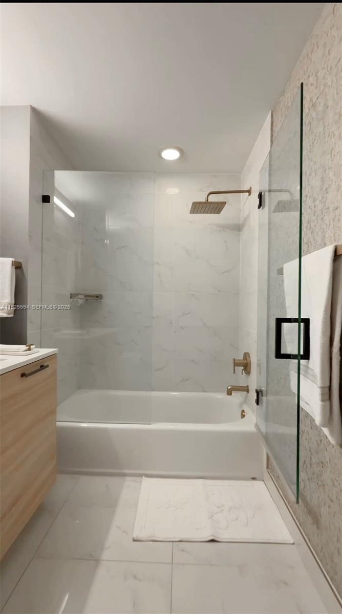 THE HARBOUR SOUTH CONDO - Residential