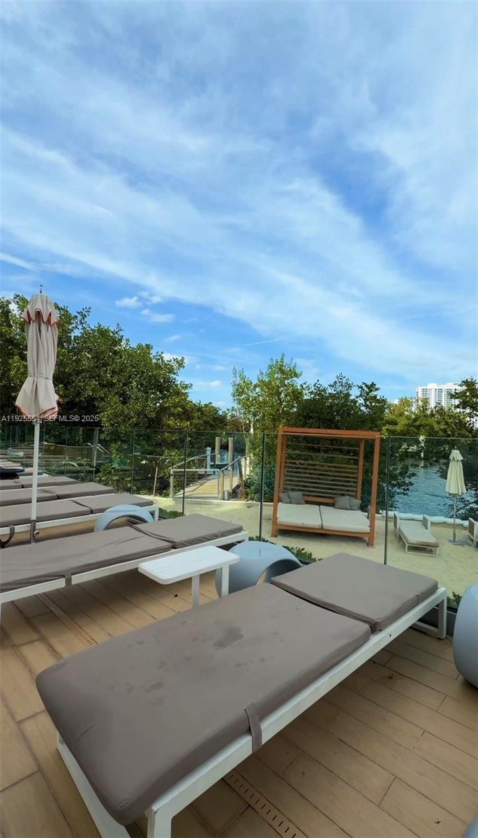 THE HARBOUR SOUTH CONDO - Residential